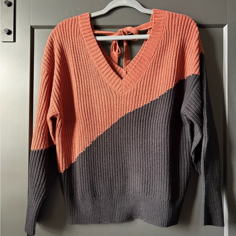 E&M Color-block V-Neck Sweater - Rust color and black